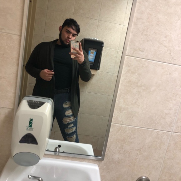 A Cardigan - Picture 4 of 7